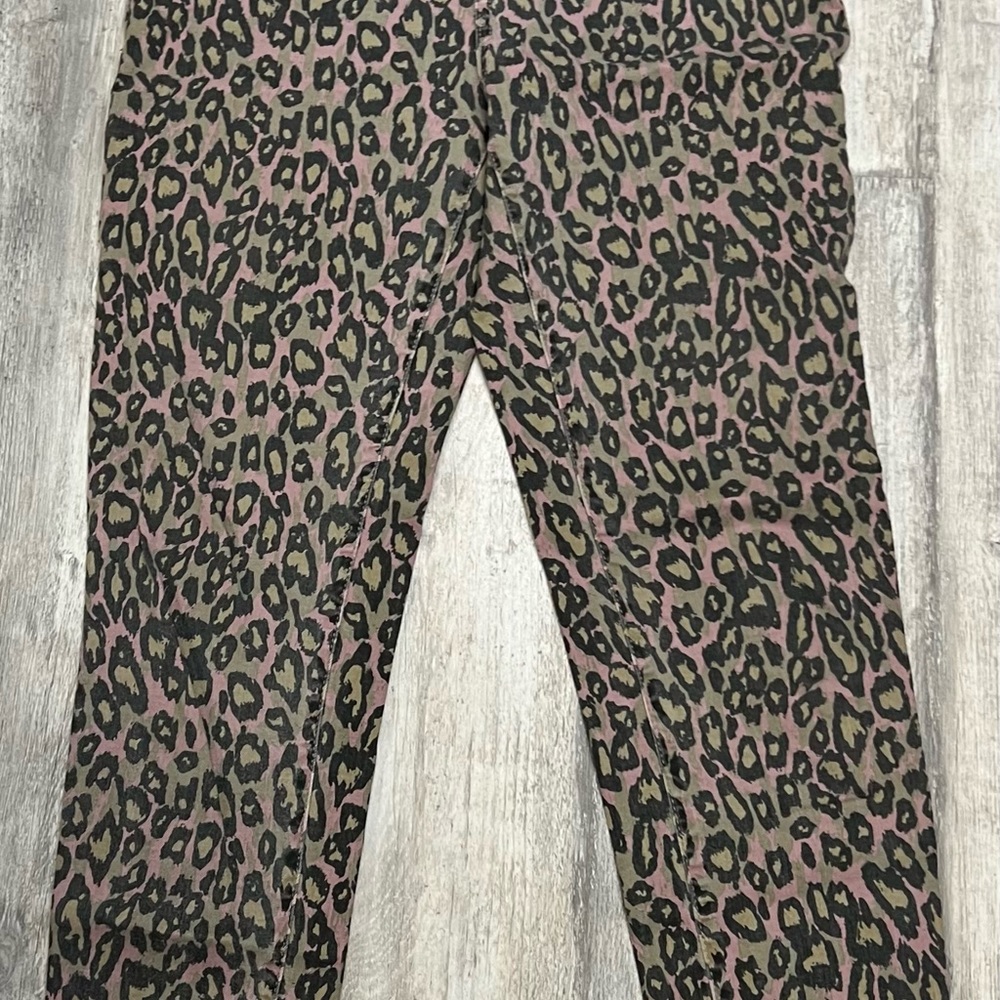 Easel brand Cheetah Print jeans/pants